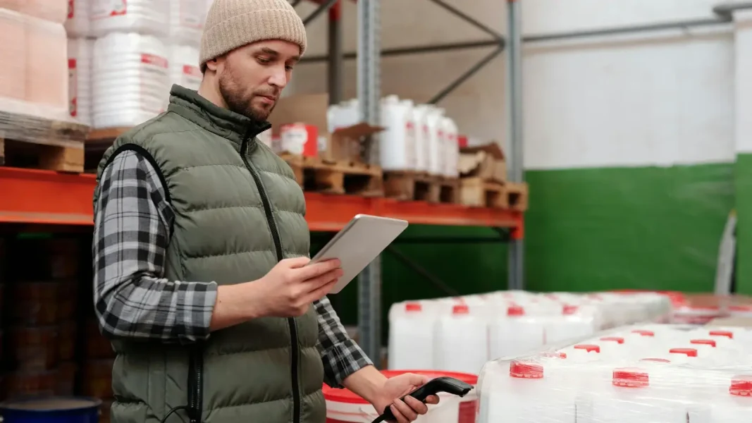 Le point de réapprovisionnement, ou point de commande (ROP), indique quand lancer une commande pour éviter la rupture de stock. Découvrez son calcul et ses enjeux.